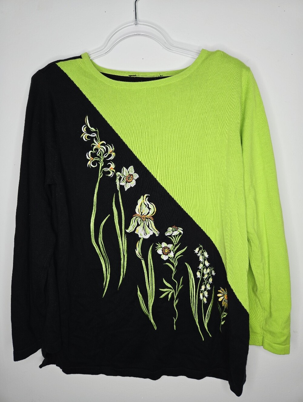 Vintage 80s Embroidered Floral Sweater Size M Black Green Colorblock NO TAGS